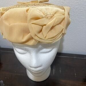 Vintage 60s Ruffled Yellow Beige Raffia Hat